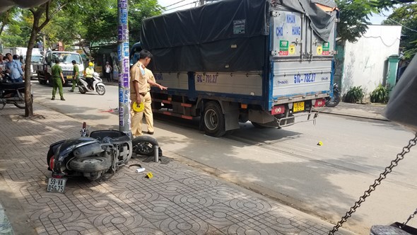 Tai nạn giao thông mới nhất (16/11): Nam sinh va chạm ôtô khi đi đón mẹ - Ảnh 3