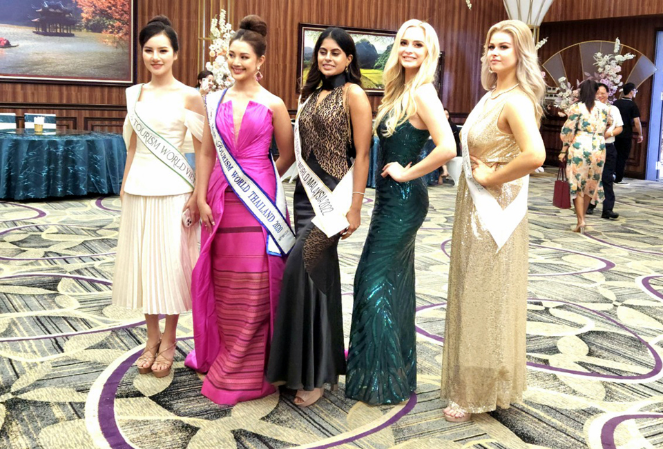 Thí sinh quốc tế tham dự Miss Tourism World 2022 tại buổi công bố. Ảnh: Hoài Nam