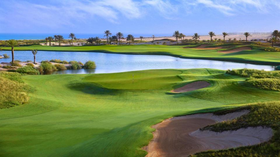 S&acirc;n Saadiyat Beach Golf Club&nbsp; (UAE) được đ&aacute;nh gi&aacute; S&acirc;n Golf tốt nhất thế giới 2022. Ảnh UAE Times