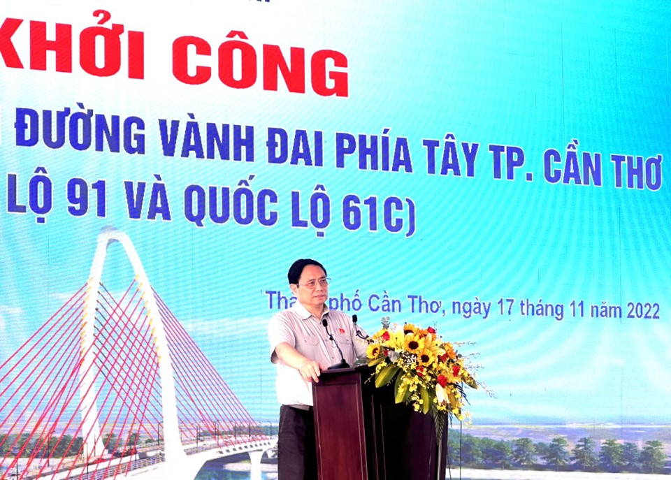 Thủ tướng Phạm Minh Ch&iacute;nh ph&aacute;t biểu tại lễ khởi c&ocirc;ng.&nbsp;Ảnh: Hồng Thắm