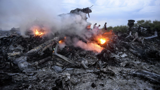 Hiện trường vụ bắn rơi m&aacute;y bay MH17 tại miền đ&ocirc;ng Ukraine năm 2014. Ảnh: Reuters &nbsp;