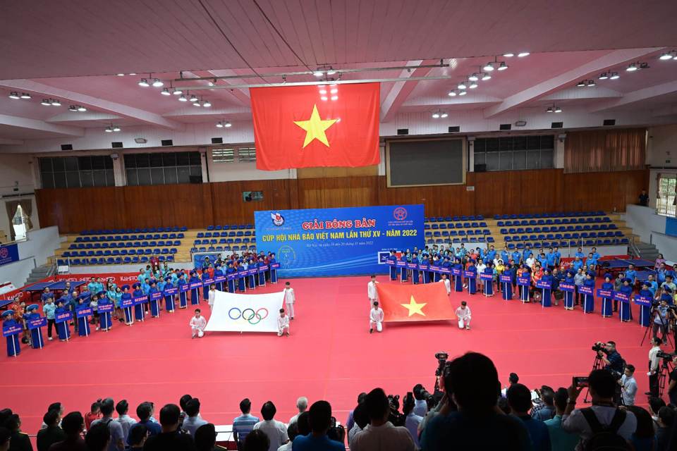 Giải B&oacute;ng b&agrave;n Cup Hội Nh&agrave; b&aacute;o Việt Nam lần thứ XV năm 2022 được tổ chức tại Nh&agrave; thi đấu Trịnh Ho&agrave;i Đức (H&agrave; Nội).