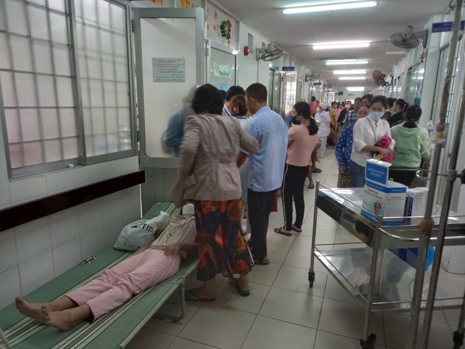 H&agrave;ng loạt học sinh&nbsp;trường&nbsp;iSCHOOL Nha Trang nhập viện nghi do ngộ độc thực phẩm.