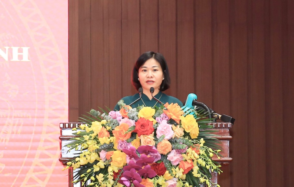 Ph&oacute; B&iacute; thư Thường trực Th&agrave;nh ủy Nguyễn Thị Tuyến ph&aacute;t biểu tại lễ bế giảng.