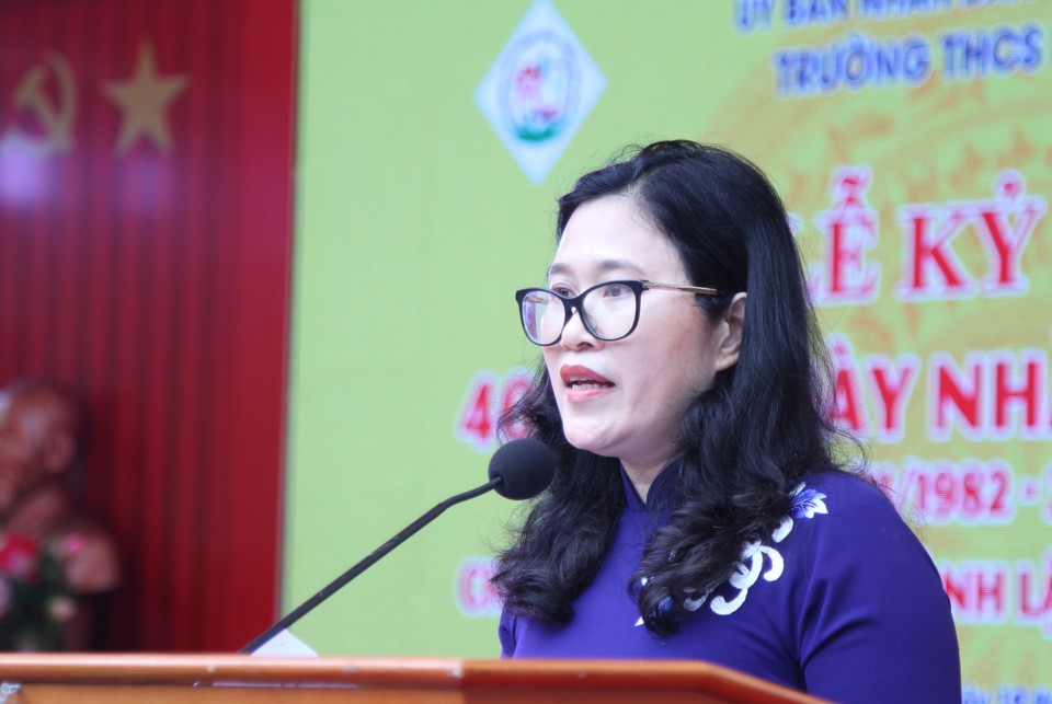 Ph&oacute; Chủ tịch UBND quận Cầu Giấy Trịnh Thị Dung ph&aacute;t biểu tại buổi lễ.