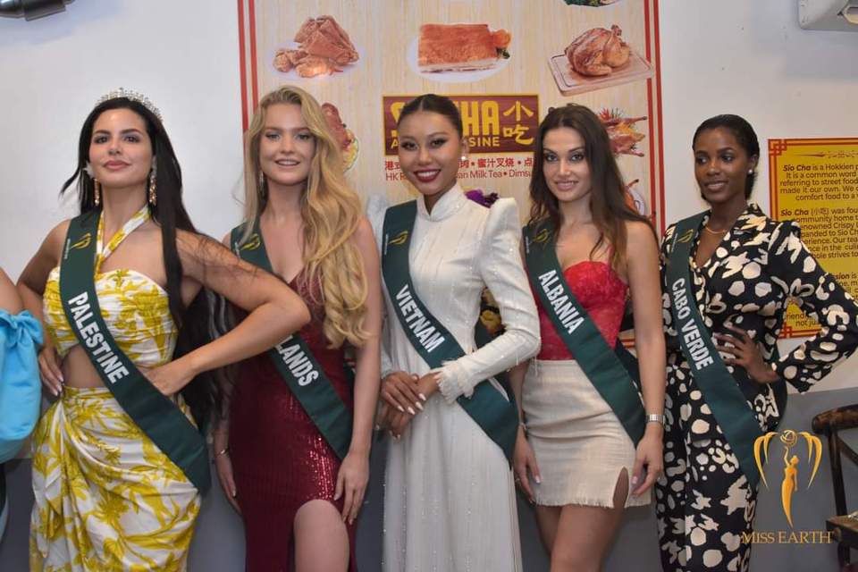 Thạch Thu Thảo nổi bật với áo dài tại Miss Earth 2022 - Ảnh 1