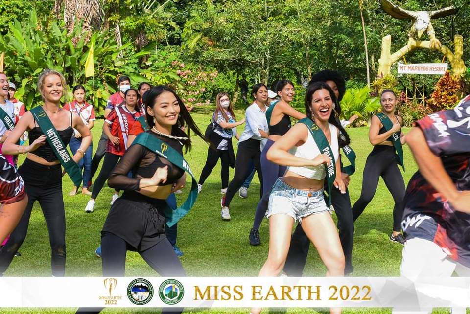 Thạch Thu Thảo nổi bật với áo dài tại Miss Earth 2022 - Ảnh 10