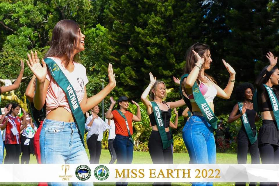 Thạch Thu Thảo nổi bật với áo dài tại Miss Earth 2022 - Ảnh 9