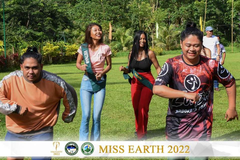 Thạch Thu Thảo nổi bật với áo dài tại Miss Earth 2022 - Ảnh 8
