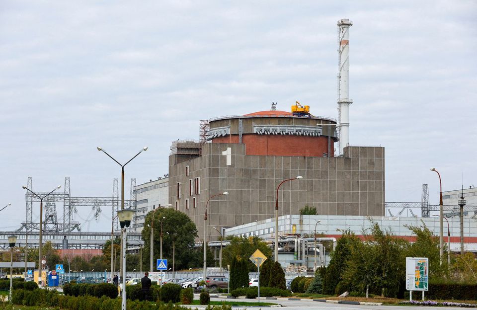 Nh&agrave; m&aacute;y điện hạt nh&acirc;n Zaporizhzhia. Ảnh: Reuters
