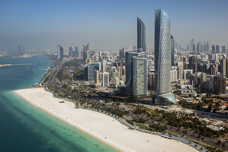 Đường Corniche Dubai (Corniche Road) l&agrave; một con đường thơ mộng chạy dọc theo b&atilde;i biển Corniche (Corniche Beach) nằm ở ph&iacute;a t&acirc;y của đảo ch&iacute;nh Abu Dhabi, thủ đ&ocirc; của C&aacute;c Tiểu vương quốc Ả Rập Thống nhất.