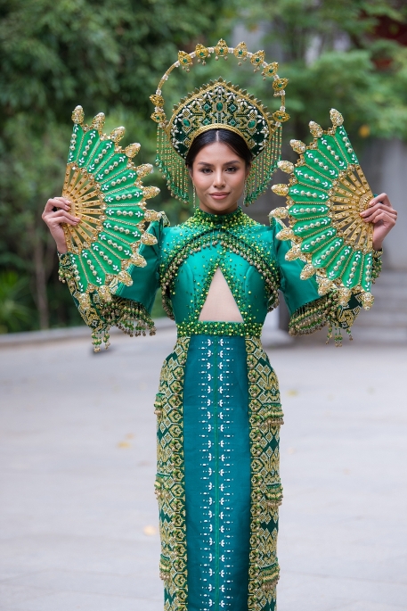 Thí sinh Hoa hậu Du lịch thế giới 2022 trình diễn trang phục dân tộc  - Ảnh 8