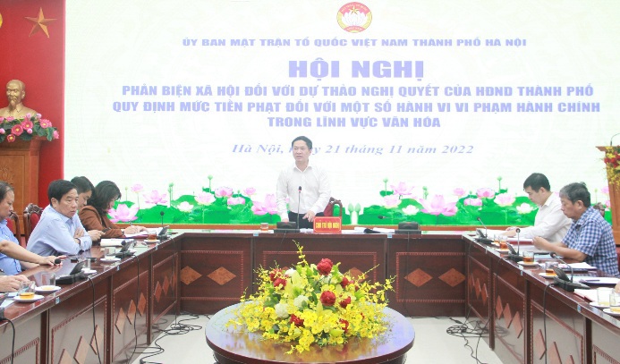 Ph&oacute; Chủ&nbsp;tịch Ủy ban MTTQ Việt Nam TP H&agrave; Nội Đ&agrave;m Văn Hu&acirc;n chủ tr&igrave; Hội nghị phản biện x&atilde; hội đối với dự thảo Nghị quyết của HĐND TP quy định mức tiền phạt đối với một số h&agrave;nh vi vi phạm h&agrave;nh ch&iacute;nh trong lĩnh vực văn h&oacute;a