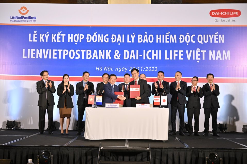 Lienvietpostbank và Dai-Ichi Life Việt Nam ký kết hợp đồng độc quyền kinh doanh bảo hiểm - Ảnh 1