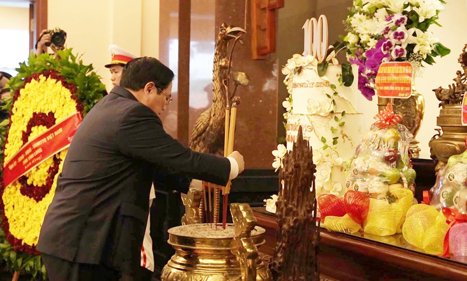 Thủ tướng Phạm Minh Chính dâng hoa tưởng niệm cố Thủ tướng Võ Văn Kiệt - Ảnh 1