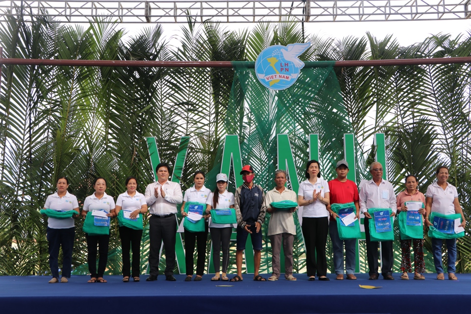 Sự kiện tấm lưới xanh do Hội LHPN Việt Nam phối hợp với Hội LHPN tỉnh Quảng Ng&atilde;i tổ chức.
