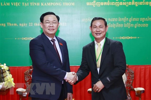 Chủ tịch Quốc hội Vương Đ&igrave;nh Huệ tiếp Ph&oacute; Tỉnh trưởng Kampong Thom. (Ảnh: Do&atilde;n Tấn/TTXVN)