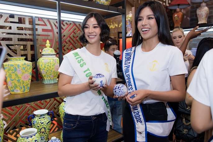 Người đẹp Hoa hậu Du lịch thế giới khám phá làng gốm Bát Tràng - Ảnh 2