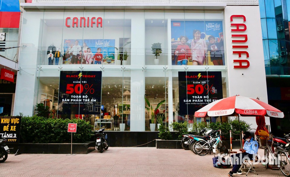 Cửa h&agrave;ng thời trang thương hiệu Canifa giảm 50% to&agrave;n bộ c&aacute;c sản phẩm cho trẻ em.