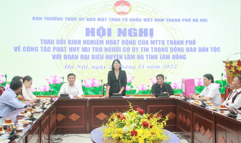 Ph&oacute; Chủ tịch Ủy ban MTTQ Việt Nam TP H&agrave; Nội Nguyễn Thị Kim Dung ph&aacute;t biểu tại Hội nghị
