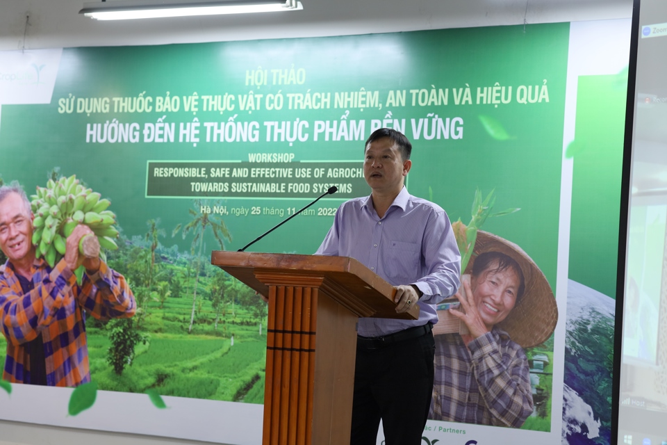 Ph&oacute; Cục trưởng Cục BVTV Huỳnh Tấn Đạt ph&aacute;t biểu tại hội thảo.