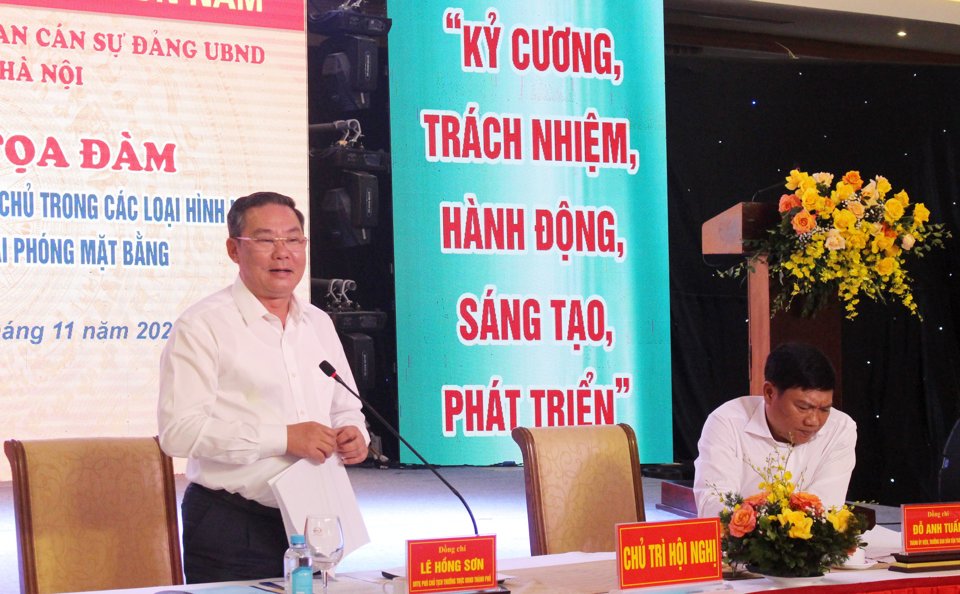 Phó Chủ tịch Thường trực UBND TP Lê Hồng Sơn phát biểu tại hội nghị. Ảnh: Hồng Thái