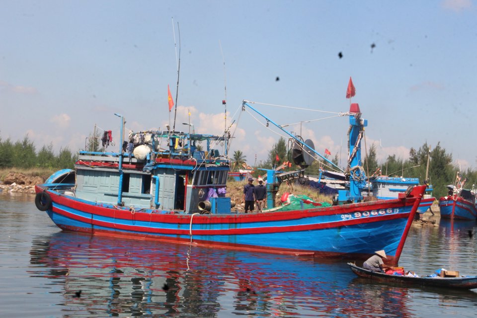 Lao động lớn tuổi nghỉ biển, trong khi đ&oacute; thanh ni&ecirc;n lựa chọn l&agrave;m c&ocirc;ng nh&acirc;n được cho l&agrave; một trong những nguy&ecirc;n nh&acirc;n dẫn đến thiếu hụt lao động nghề biển.