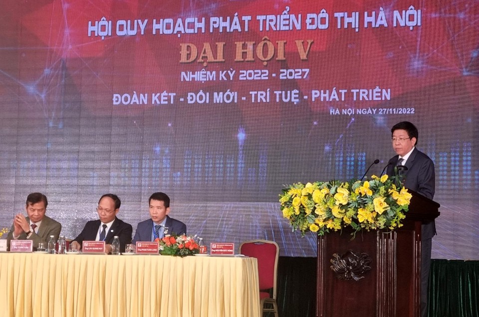 Ph&oacute; Chủ tịch UBND TP H&agrave; Nội Dương Đức Tuấn ph&aacute;t biểu tại đại hội.