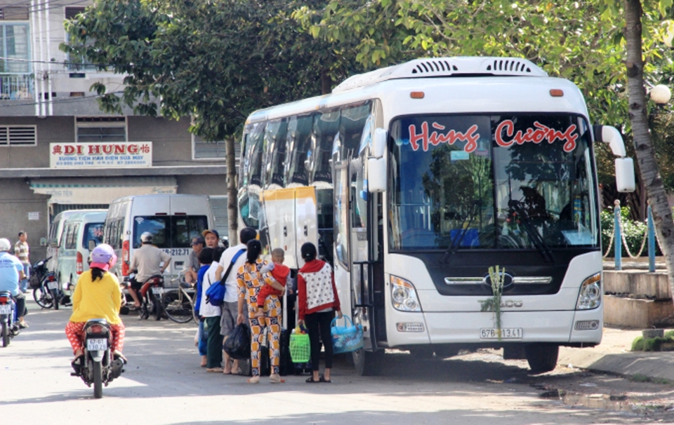 Vấn nạn xe d&ugrave;, bến c&oacute;c chưa bao giờ hết "n&oacute;ng" trong nhiều năm qua.