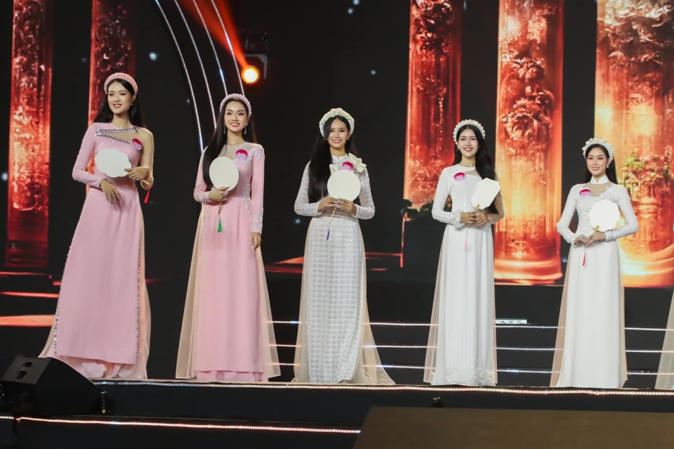 Chung khảo Hoa hậu Việt Nam 2022 bị chê - Ảnh 2
