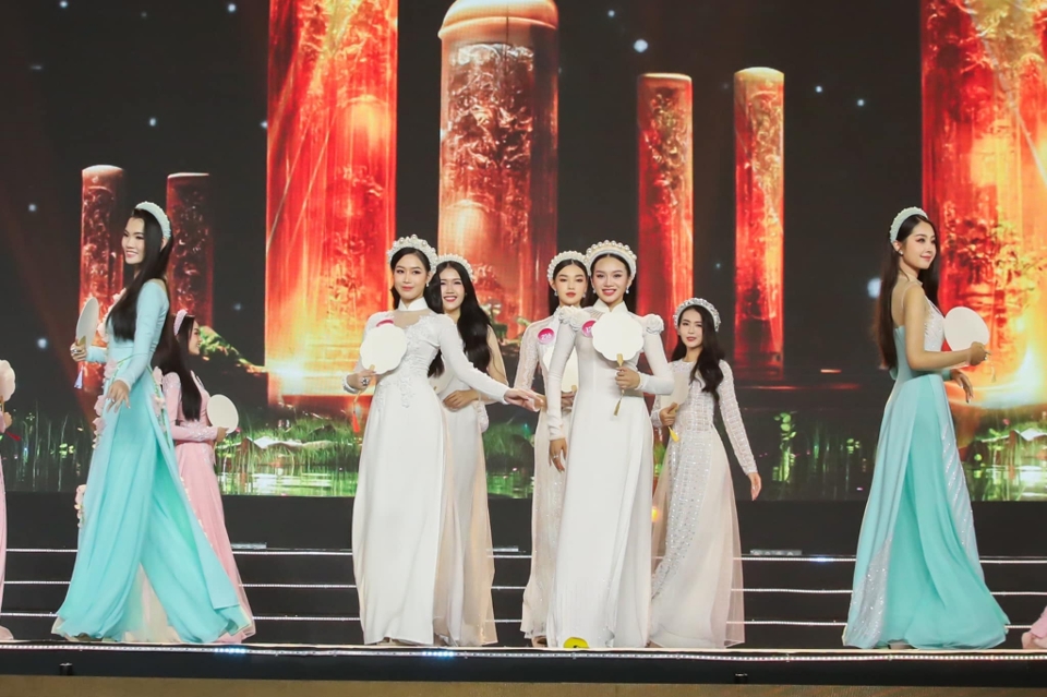 Chung khảo Hoa hậu Việt Nam 2022 bị chê - Ảnh 7