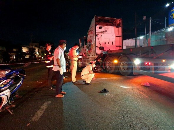 Tai nạn giao thông mới nhất (28/11):Hai xe máy va chạm văng xa hàng chục mét - Ảnh 1