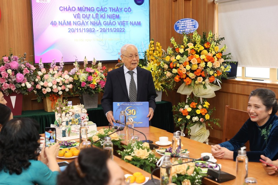 Cá nhân được đề nghị xét tặng danh hiệu “Nhà giáo Nhân dân” là Nhà giáo Ưu tú Nguyễn Trọng Vĩnh, (87 tuổi), Chủ tịch Hội đồng Trường THCS- THPT Nguyễn Siêu