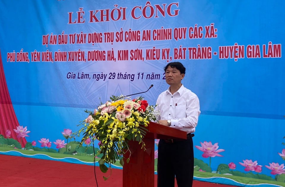Ph&oacute; Chủ tịch UBND huyện Gia L&acirc;m Trương Văn Học ph&aacute;t biểu tại lễ khởi c&ocirc;ng