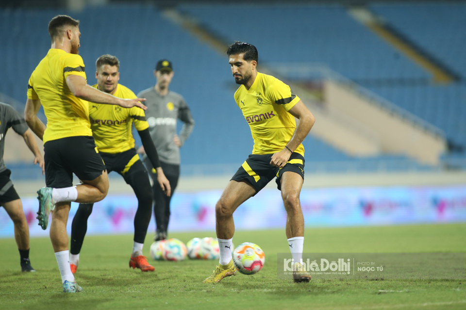 Những bước chạy đầu tiên của Mats Hummels và Emre Can trên sân Mỹ Đình - Ảnh 8