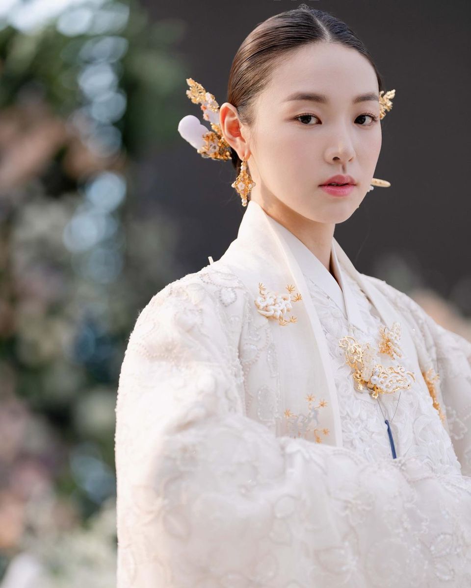 Tân Hoa hậu Trái Đất 2022 mặc váy của nhà thiết kế Việt khi đăng quang - Ảnh 6