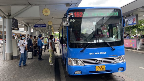 Tăng cường hiệu quả hoạt động xe buýt tại sân bay Tân Sơn Nhất - Ảnh 1