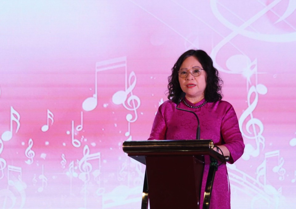 Thứ trưởng Bộ GD&ĐT Ngô Thị Minh phát biểu tại lễ khai mạc chung kết Giai điệu tuổi hồng 2022