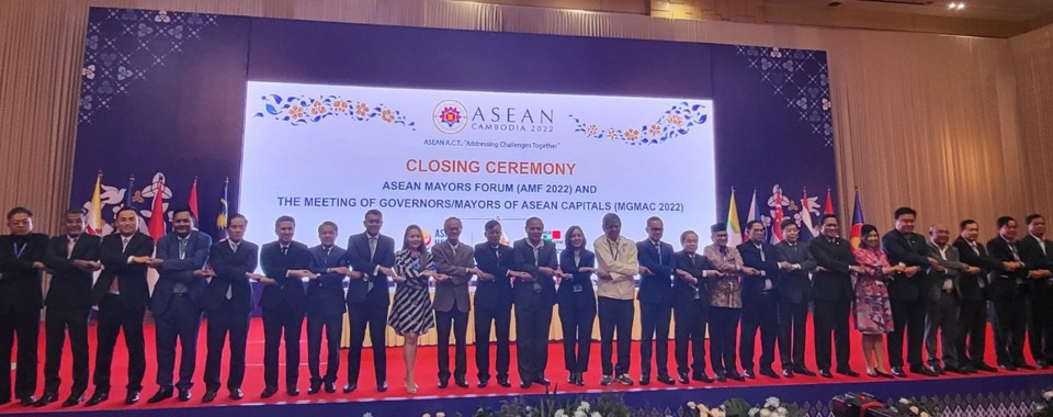 C&aacute;c đại biểu chụp ảnh tại lễ bế bạc Diễn đ&agrave;n Thị trưởng ASEAN (AMF 2022) v&agrave; Hội nghị Thị trưởng Thủ đ&ocirc; c&aacute;c nước ASEAN (MGMAC 2022)