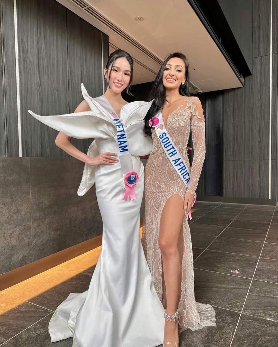 Phương Anh và thí sinh Miss International 2022 dậy từ 3 giờ sáng đi ghi hình - Ảnh 9