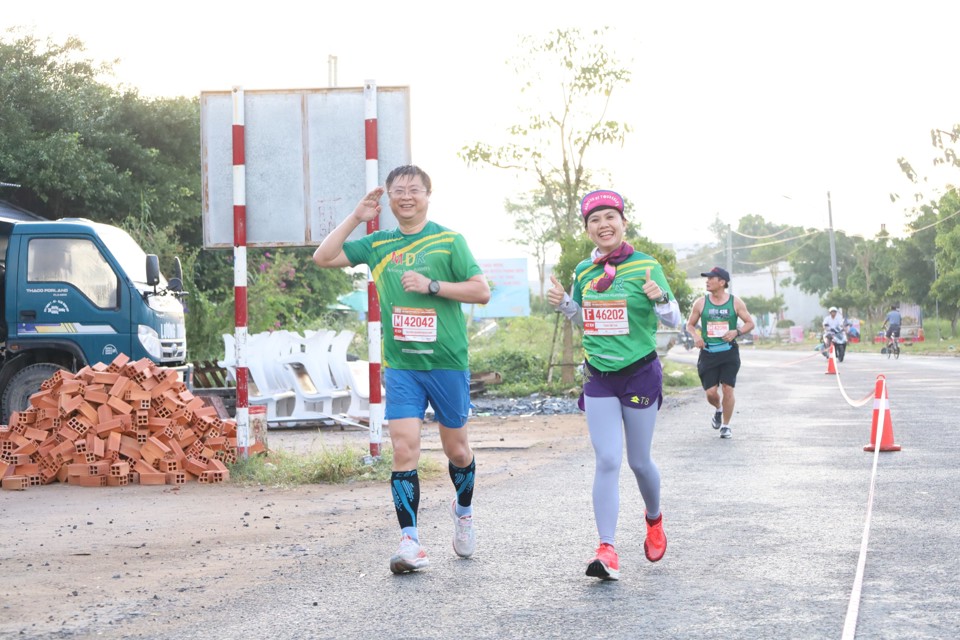 &Ocirc;ng Trương Quang Ho&agrave;i Nam - Ph&oacute; Trưởng Ban Đối ngoại Trung ương tham gia giải chạy ở cự ly 42 km. Ảnh: Minh Trung