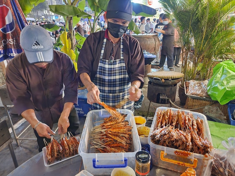 Hấp dẫn m&oacute;n t&ocirc;m nướng, thơm lừng