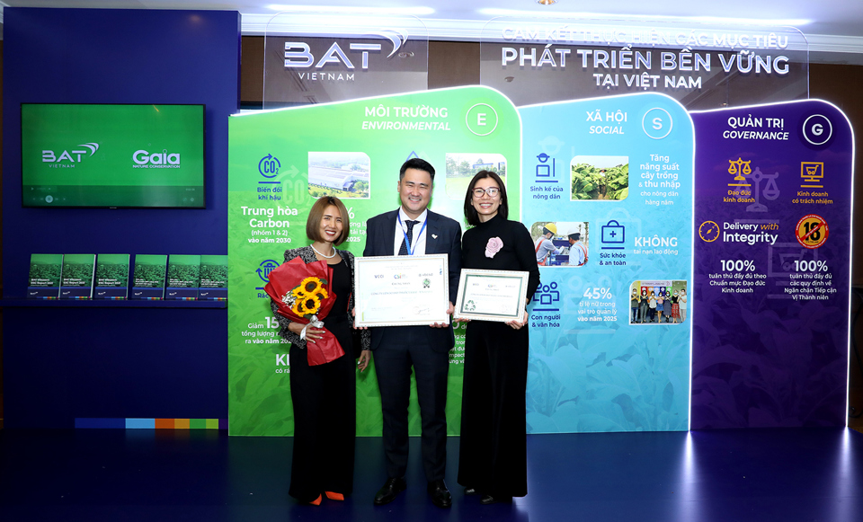 Đại diện BAT Việt Nam tại lễ vinh danh top 100 DN bền vững Việt Nam