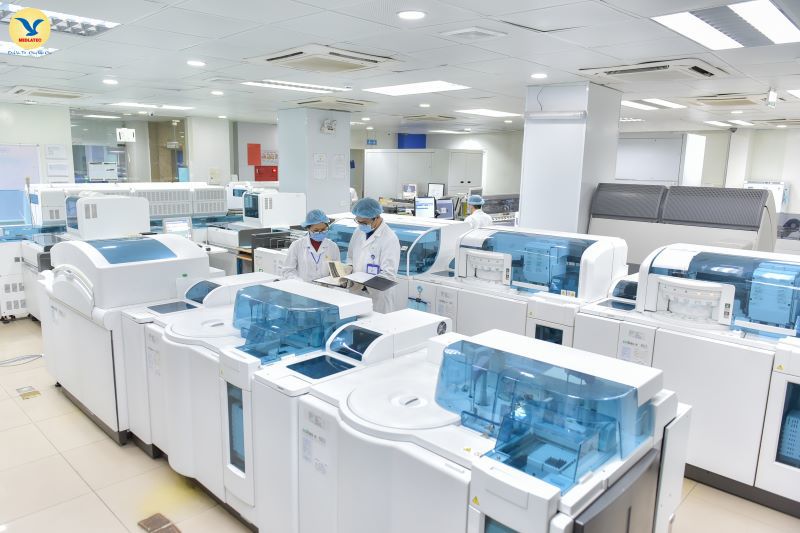 Trung tâm Xét nghiệm MEDLATEC được kiểm duyệt nghiêm ngặt theo hai chứng chỉ quốc tế ISO 15189:2012 và CAP cho kết quả tầm soát ung thư chính xác nhất.