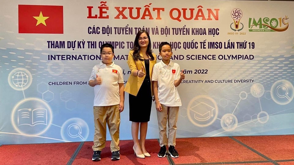 Trần Hoàng Lâm, Đào Trọng Cường (Trường THCS- THPT Newton, quận Bắc Từ Liêm)- hai học sinh đoạt Huy chương Vàng IMSO 2022 