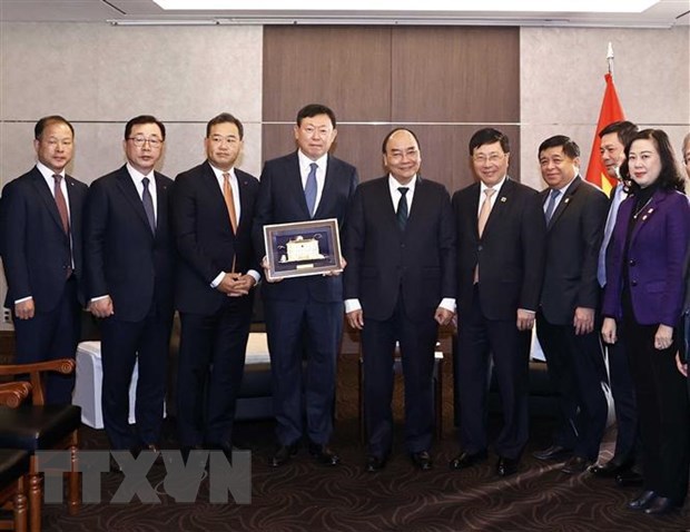 Chủ tịch nước Nguyễn Xu&acirc;n Ph&uacute;c tiếp &ocirc;ng Shin Dong Bin, Chủ tịch Tập đo&agrave;n Lotte.