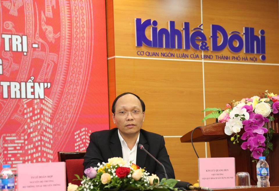 KTS Lưu Quang Huy &ndash; Viện trưởng Viện Quy hoạch X&acirc;y dựng H&agrave; Nội ph&aacute;t biểu tại Tọa đ&agrave;m.&nbsp;