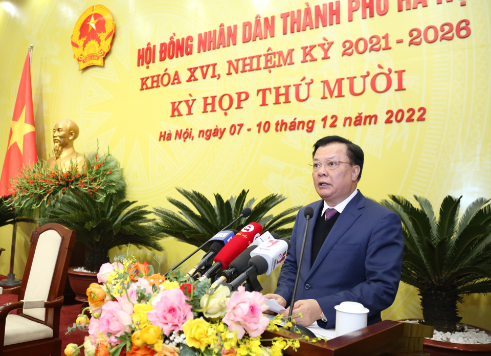 Bí thư Thành ủy Hà Nội Đinh Tiến Dũng phát biểu tại kỳ họp. Ảnh: Hải Linh