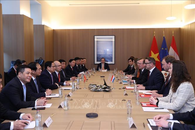 Thủ tướng Phạm Minh Ch&iacute;nh hội đ&agrave;m với Thủ tướng Luxembourg Xavier Bettel.&nbsp;