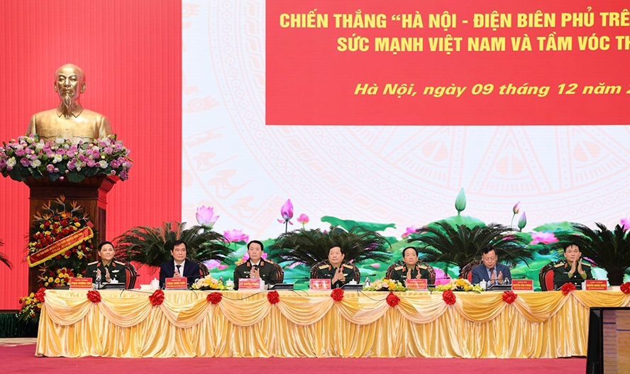 C&aacute;c đồng ch&iacute; l&atilde;nh đạo Bộ Quốc Ph&ograve;ng v&agrave; TP H&agrave; Nội chủ tr&igrave; hội thảo.